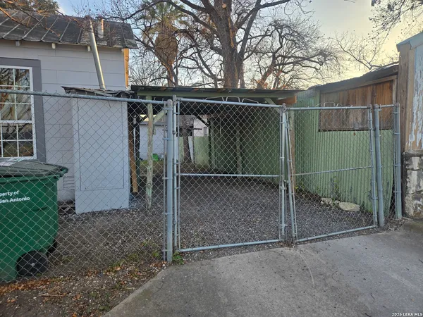 $750 | 203 West Theo Avenue, Unit REAR, San Antonio, TX 78214
