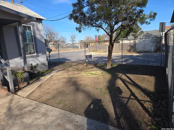 $750 | 203 West Theo Avenue, Unit REAR, San Antonio, TX 78214