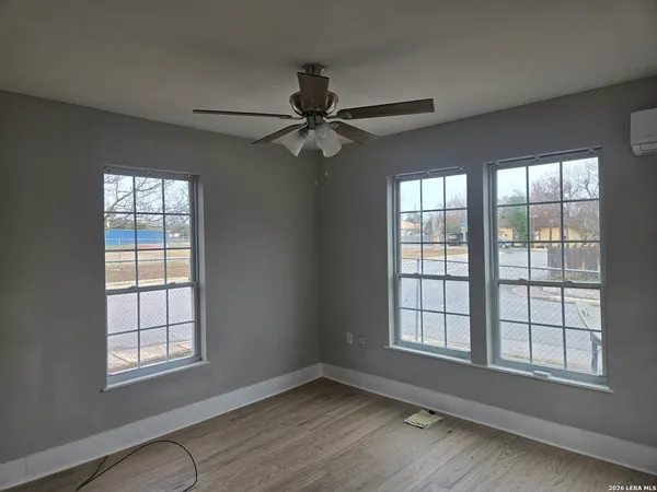 $750 | 203 West Theo Avenue, Unit REAR, San Antonio, TX 78214