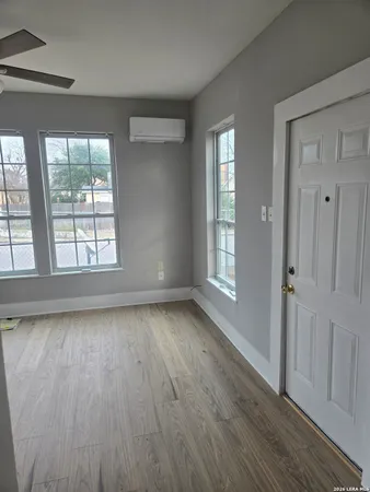 $750 | 203 West Theo Avenue, Unit REAR, San Antonio, TX 78214