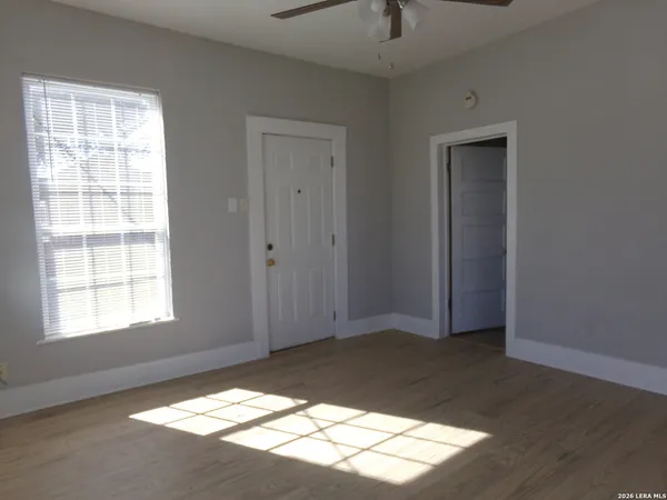 $750 | 203 West Theo Avenue, Unit REAR, San Antonio, TX 78214