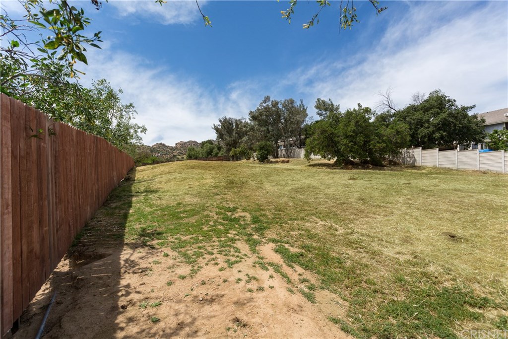 9822 Kentland Avenue Chatsworth, CA 91311 - Photo 4 of 8