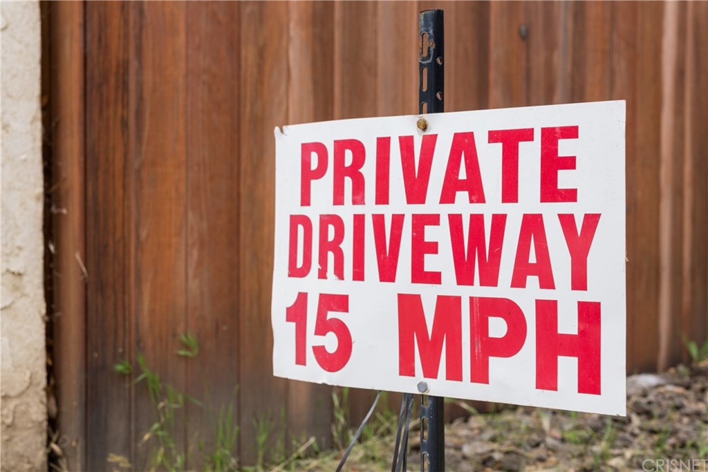 9822 Kentland Avenue Chatsworth, CA 91311 - Photo 7 of 8