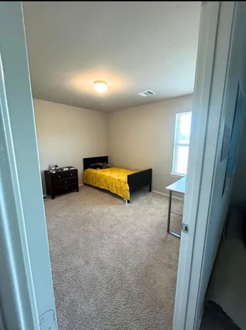 a view of livingroom with furniture