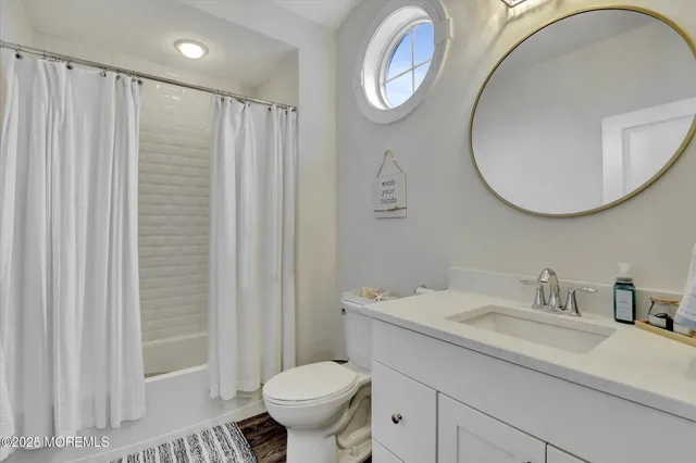 $2,199,000 | 515 Highway 35, Mantoloking, NJ 08738