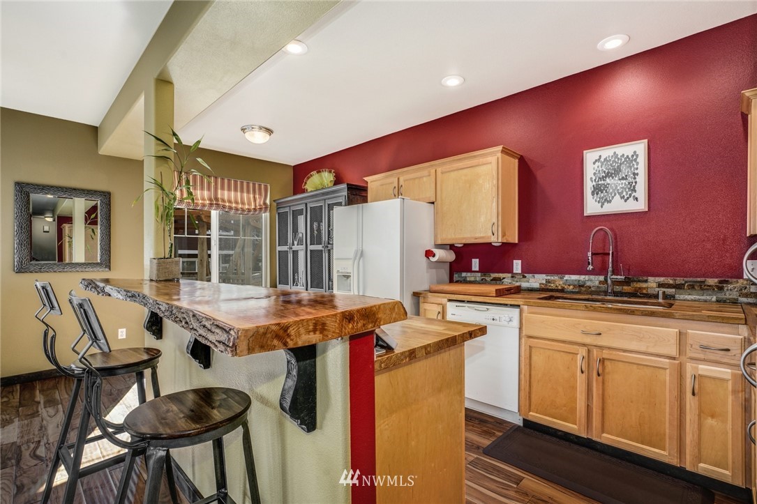 11417 Southeast 171st Street Renton, WA 98055 - Photo 9 of 27 a kitchen that has a table and chairs in it