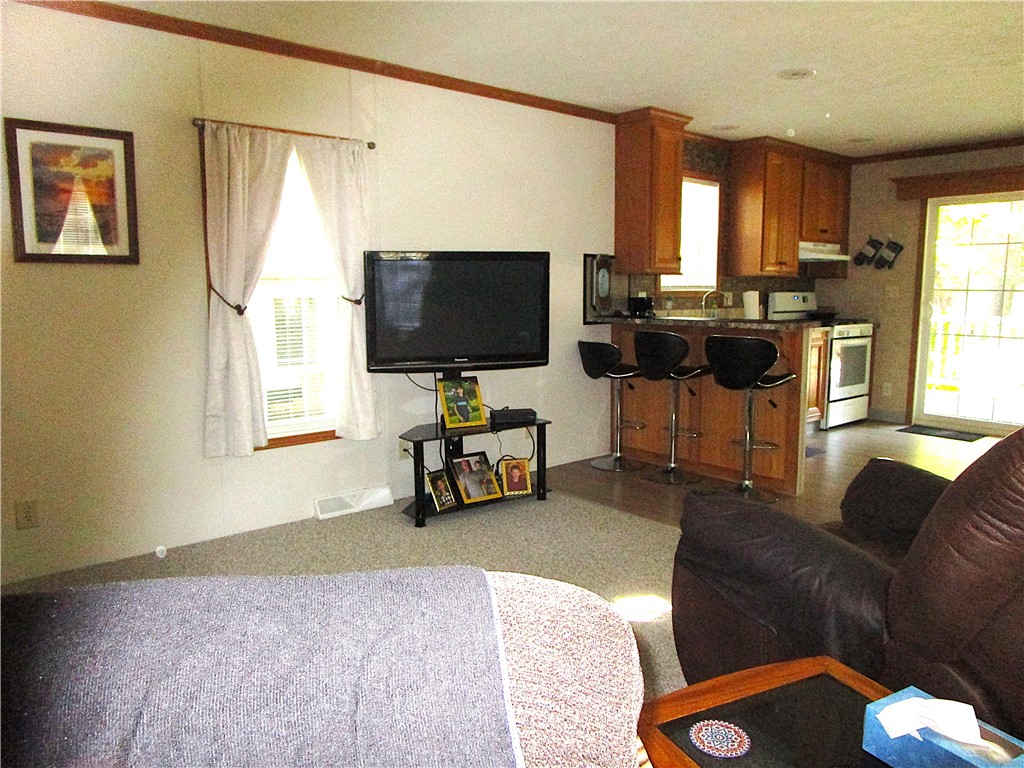 40 Leisure Way Coventry, RI 02816 - Photo 10 of 27 LIVING ROOM