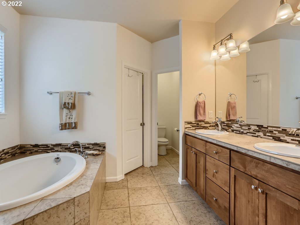 14261 Southwest Alpine Crest Way Tigard, OR 97224 - Photo 19 of 27 Gallery Image 19