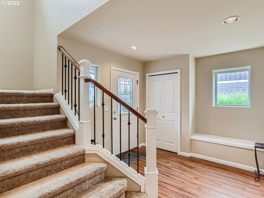 14261 Southwest Alpine Crest Way Tigard, OR 97224 - Photo 4 of 27 Gallery Image 4
