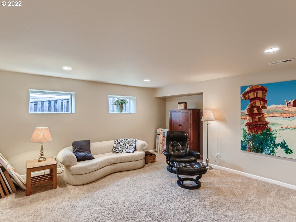 14261 Southwest Alpine Crest Way Tigard, OR 97224 - Photo 5 of 27 Gallery Image 5