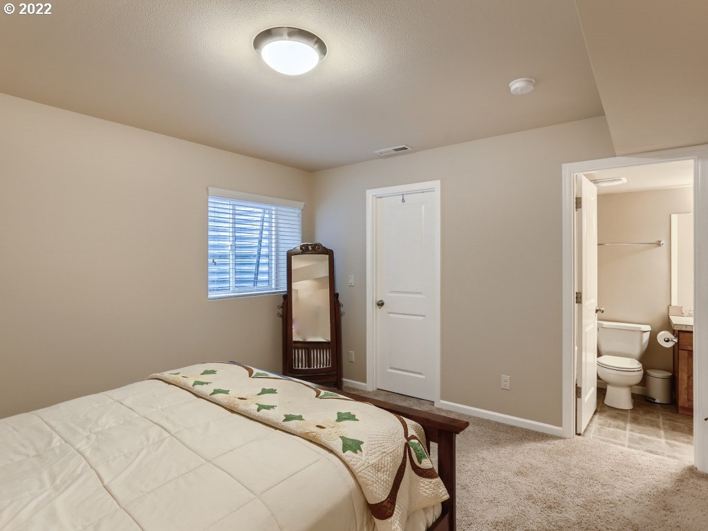 14261 Southwest Alpine Crest Way Tigard, OR 97224 - Photo 8 of 27 Gallery Image 8
