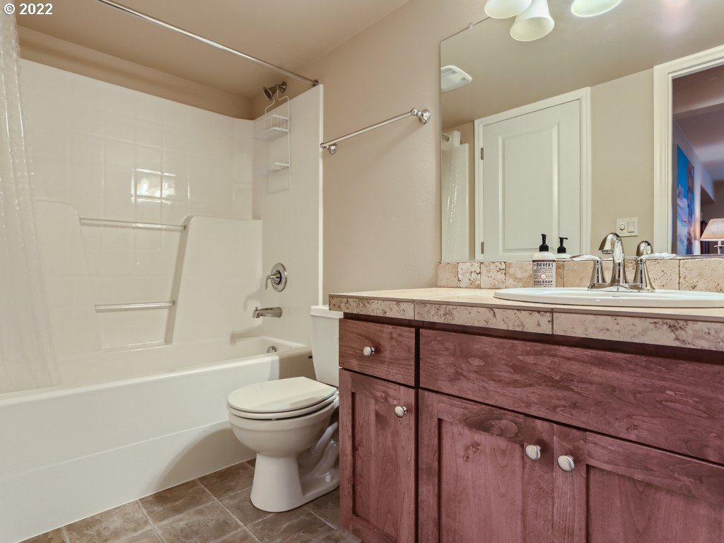14261 Southwest Alpine Crest Way Tigard, OR 97224 - Photo 9 of 27 Gallery Image 9