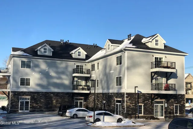 $385,000 | 97 East Avenue, Unit 201, Saratoga Springs, NY 12866