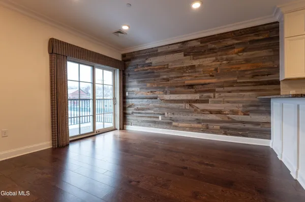 $370,000 | 97 East Avenue, Unit 201, Saratoga Springs, NY 12866