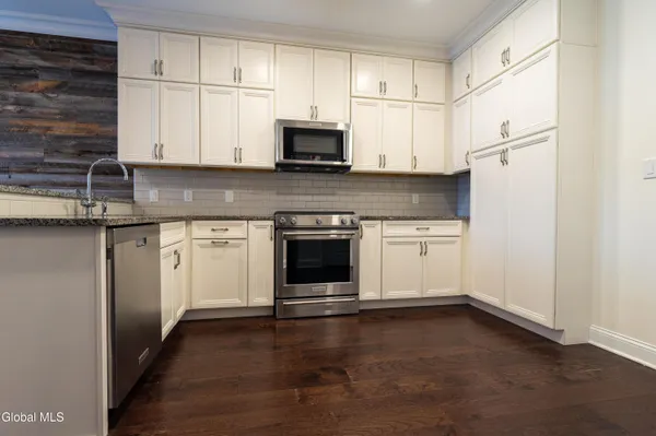 $370,000 | 97 East Avenue, Unit 201, Saratoga Springs, NY 12866