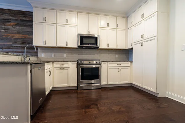 $385,000 | 97 East Avenue, Unit 201, Saratoga Springs, NY 12866