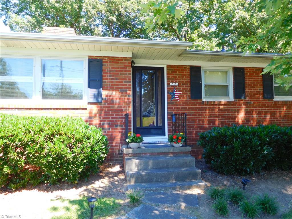 512 Spruce Street High Point, NC 27262 - Photo 2 of 19 so inviting!