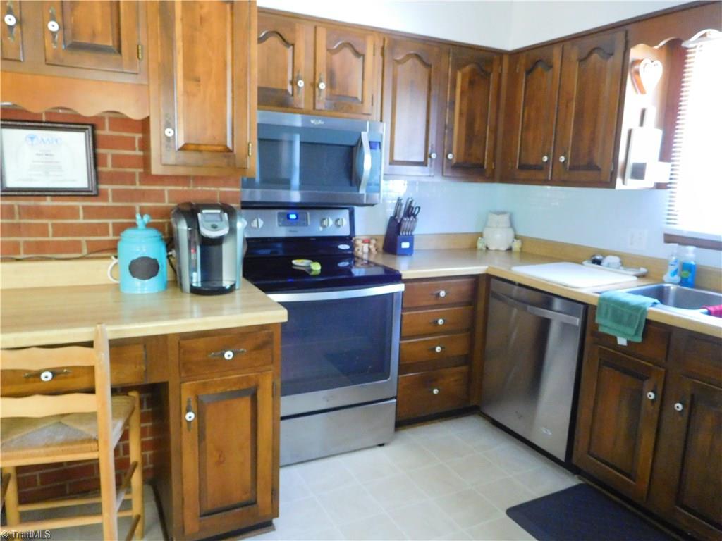 512 Spruce Street High Point, NC 27262 - Photo 7 of 19 kitchen with plenty of cabinets and counter space