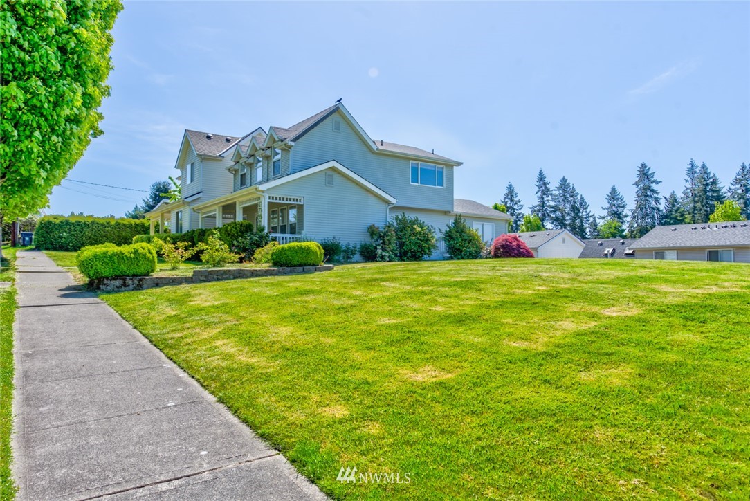 3829 Northeast 6th Street Renton, WA 98056 - Photo 2 of 25