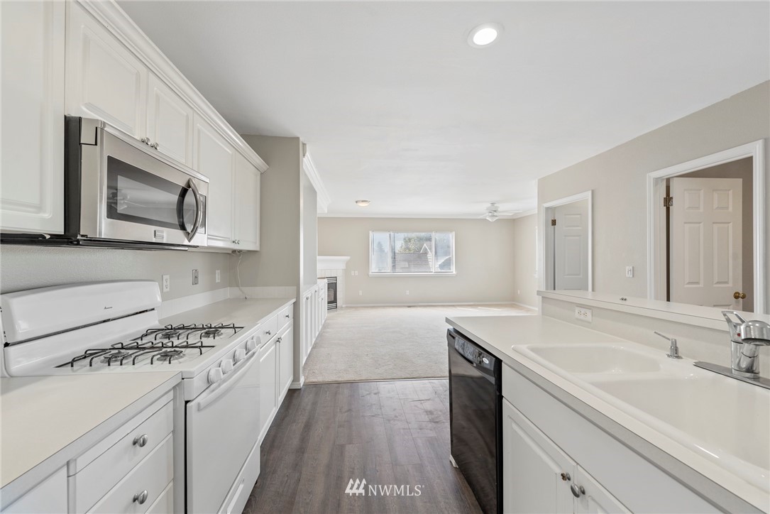3829 Northeast 6th Street Renton, WA 98056 - Photo 11 of 25