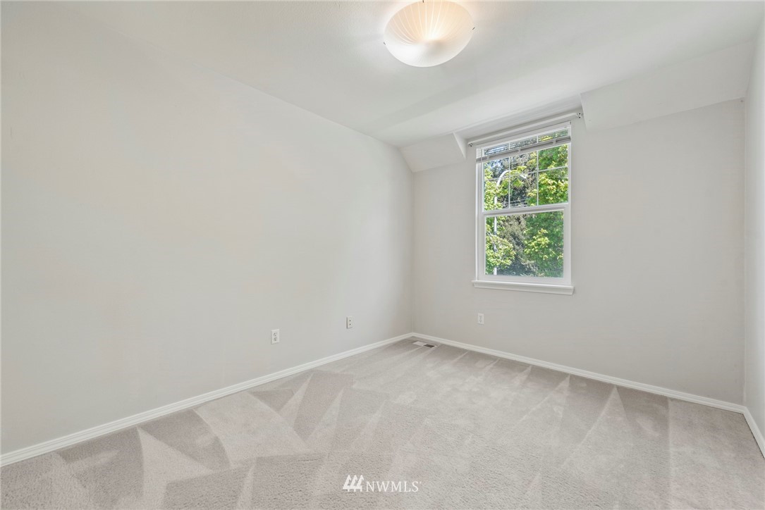 3829 Northeast 6th Street Renton, WA 98056 - Photo 20 of 25