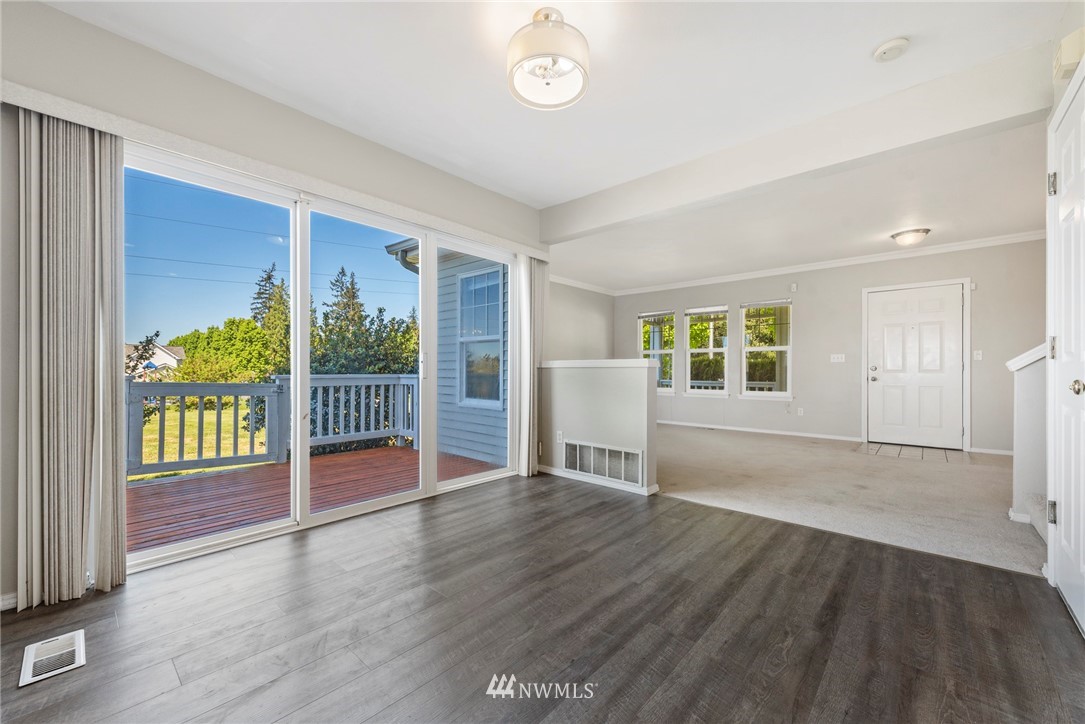 3829 Northeast 6th Street Renton, WA 98056 - Photo 5 of 25