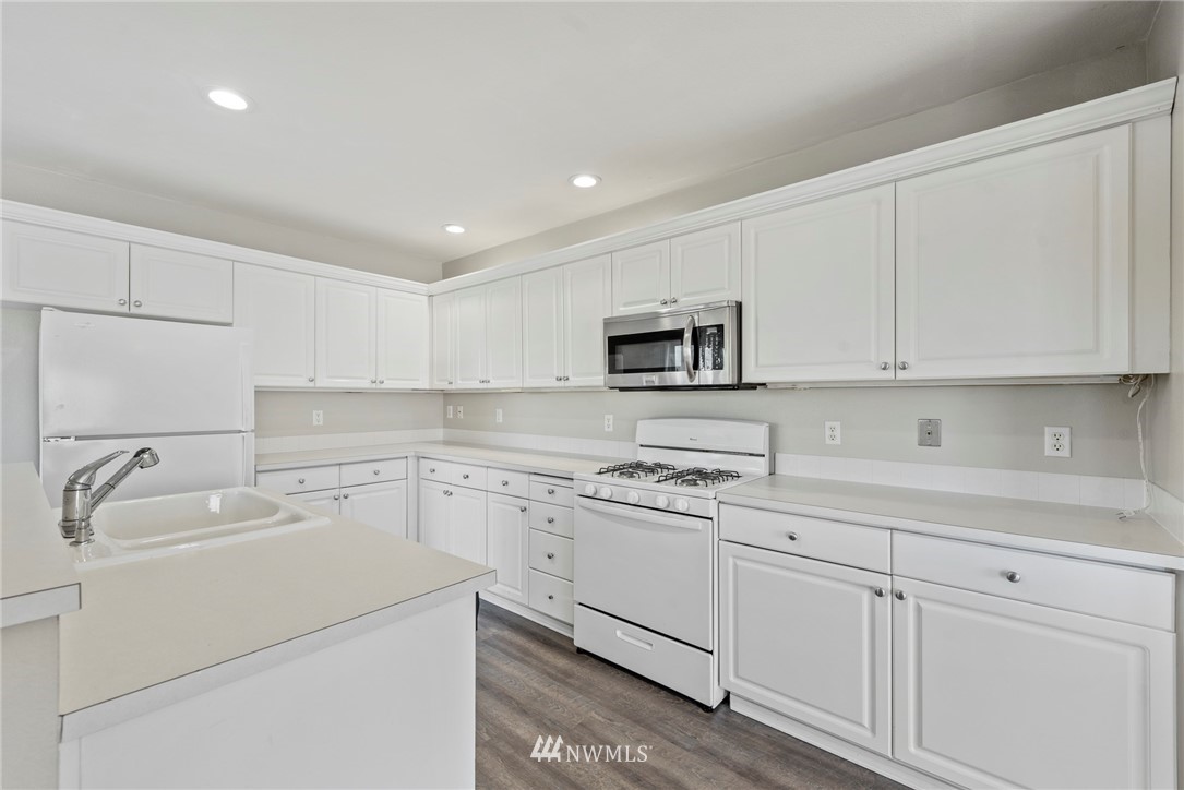 3829 Northeast 6th Street Renton, WA 98056 - Photo 10 of 25