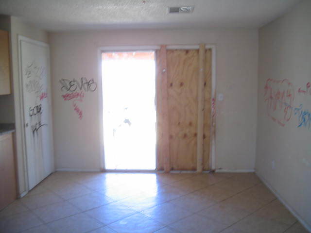 5507 West Granada Road Phoenix, AZ 85035 - Photo 3 of 12 LIVING ROOM/DINNING AREA