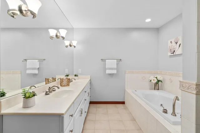 $800,000 | 5355 Hanson's Landing, Unit 104, Madison, WI 53704