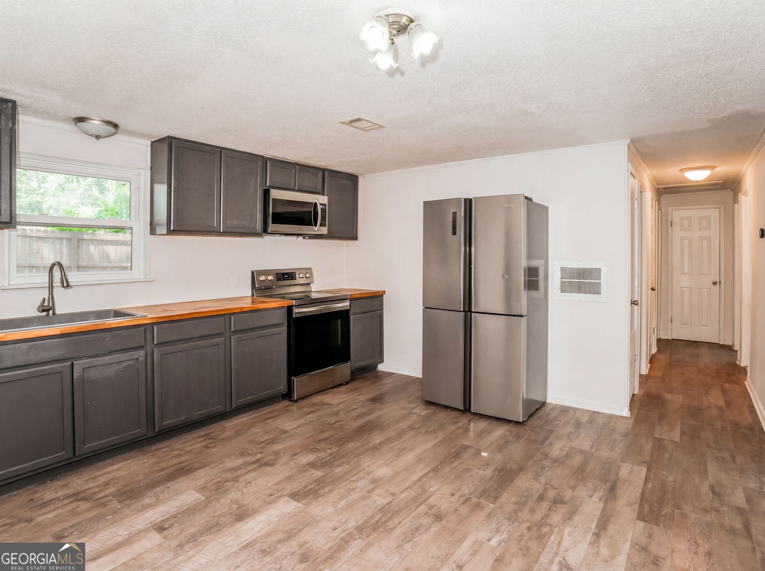 733 Sutton Street Jesup, GA 31545 - Photo 2 of 40 Virtually Staged