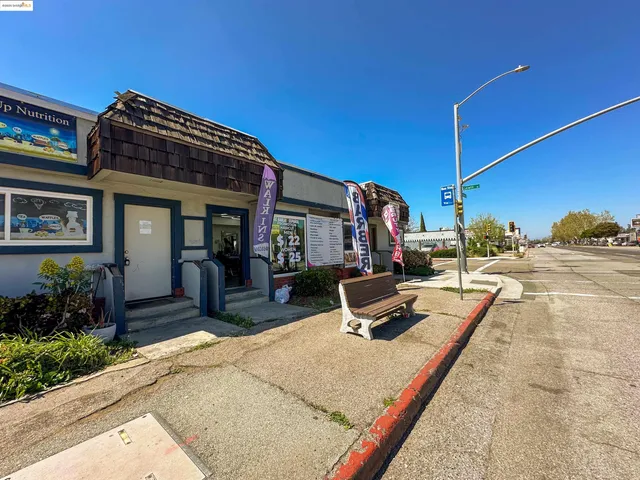 a house view with a outdoor space