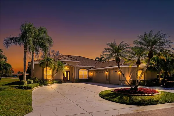 $690,000 | 951 Chickadee Drive, Venice, FL 34285