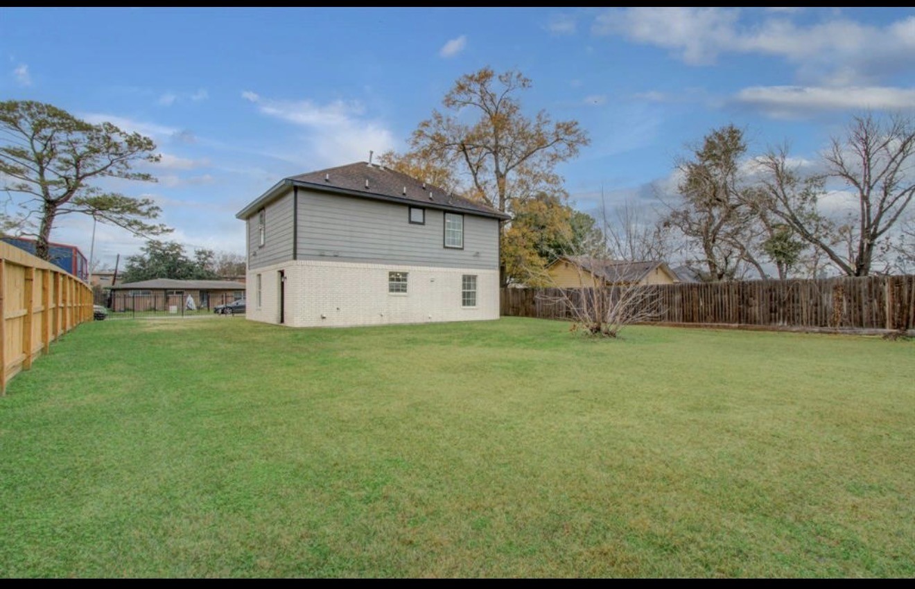 3131 Chaffin Street Houston, TX 77087 - Photo 11 of 11 a house view with a garden