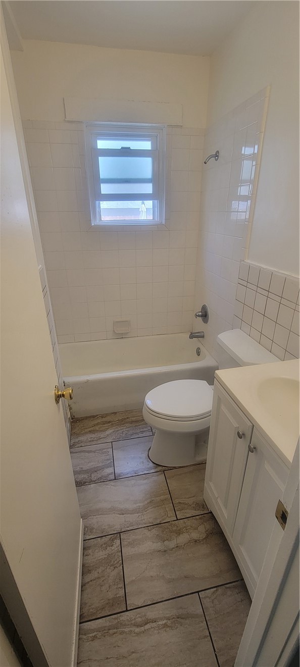 411 East 8th Street Long Beach, CA 90813 - Photo 20 of 31 Bathroom, Lower unit