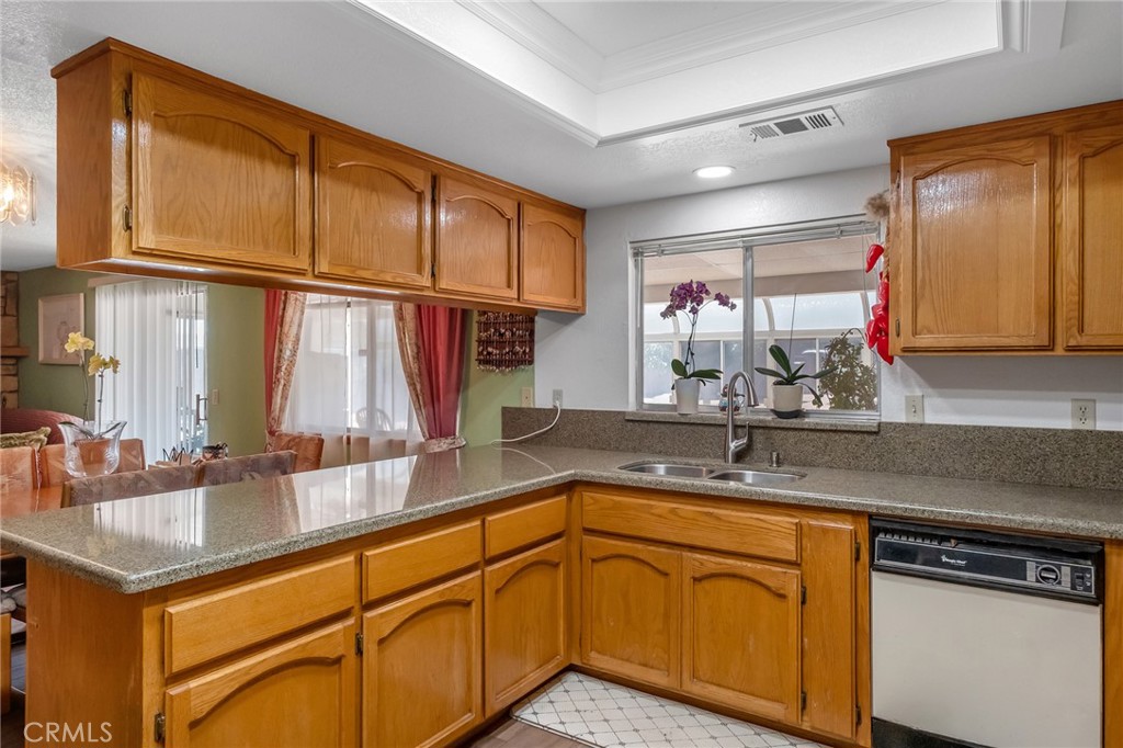 22117 Cholena Road Apple Valley, CA 92307 - Photo 14 of 33