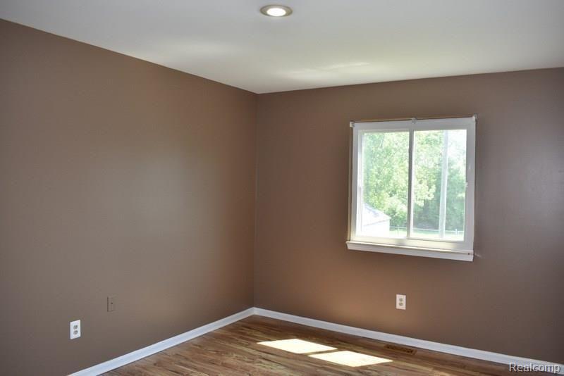 202 North Willard Road Canton, MI 48187 - Photo 13 of 29 13 MASTER BEDROOM.JPG