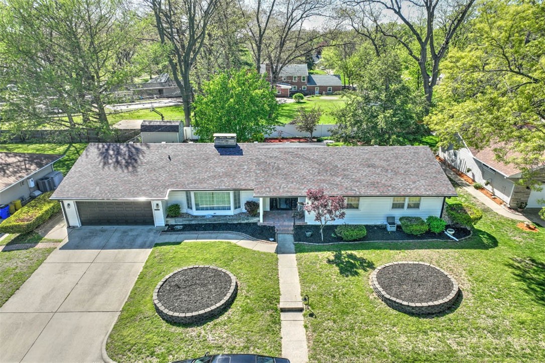 5 Eastmoreland Place Decatur, IL 62521 - Photo 2 of 32