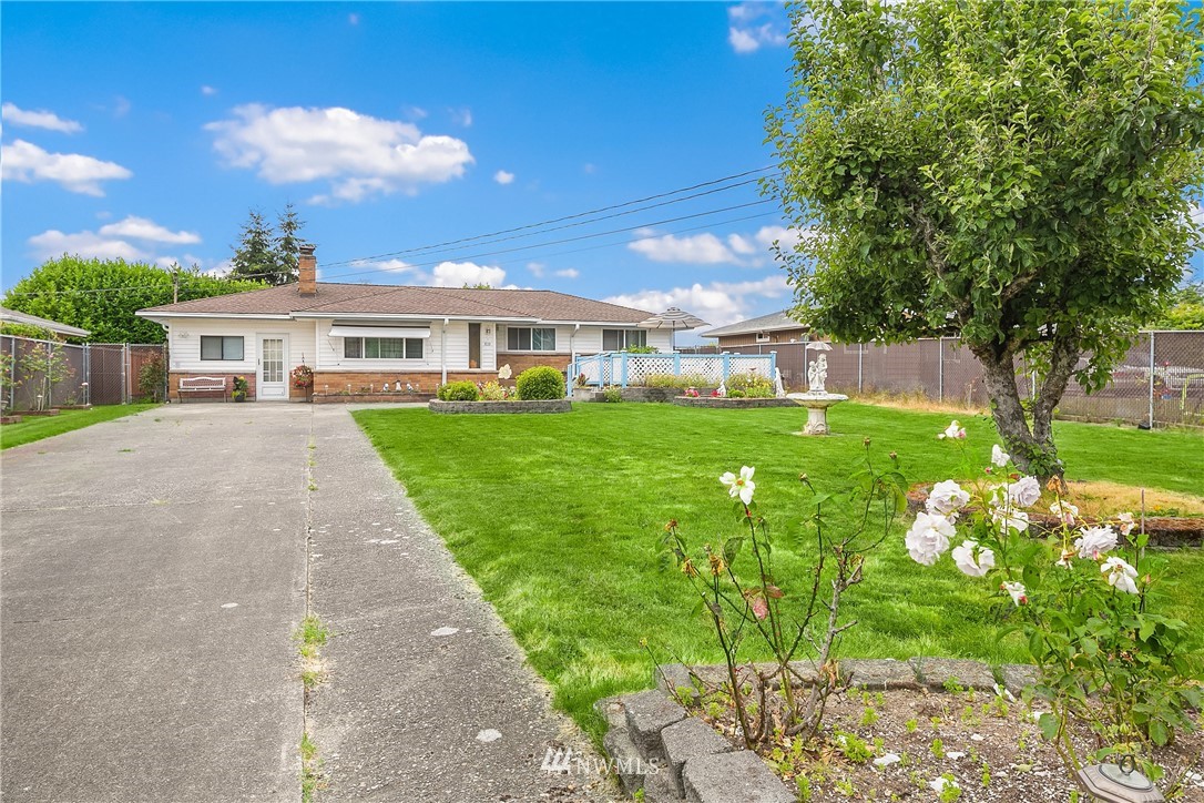 859 Monroe Avenue Northeast Renton, WA 98056 - Photo 2 of 23 a front view of a house with garden