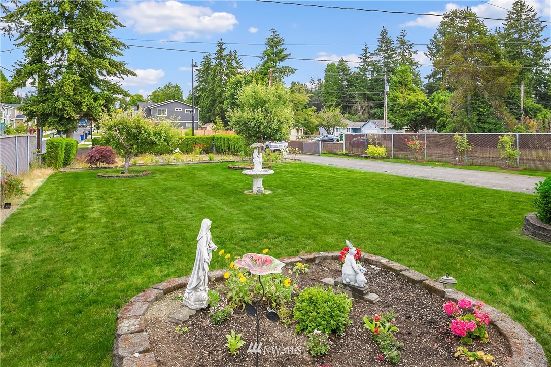 859 Monroe Avenue Northeast Renton, WA 98056 - Photo 4 of 23