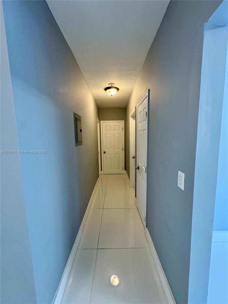 300 Mendoza Avenue, Unit 3 Coral Gables, FL 33134 - Photo 7 of 19 a view of a hallway