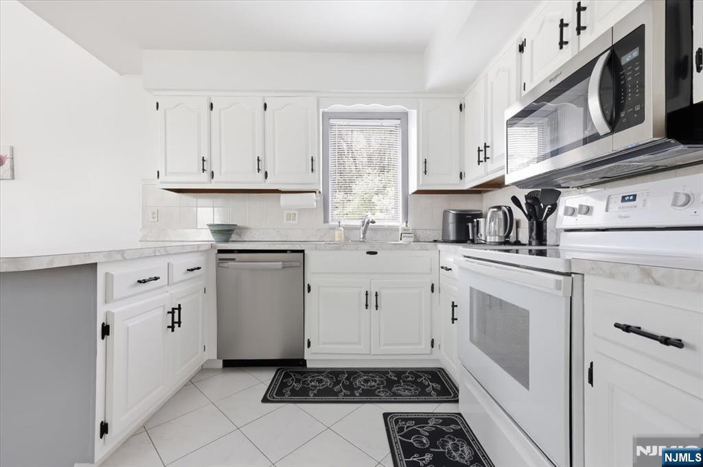 52 Adams Terrace Clifton, NJ 07013 - Photo 12 of 43