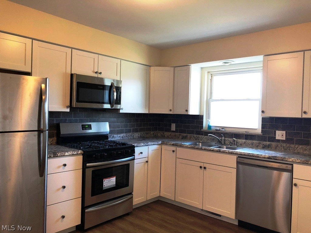 2850-2852 Chamberlain Road Akron, OH 44333 - Photo 9 of 31 Upper unit kitchen