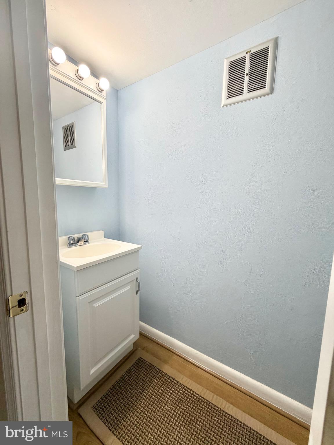 13612 Lindendale Road Woodbridge, VA 22193 - Photo 15 of 19