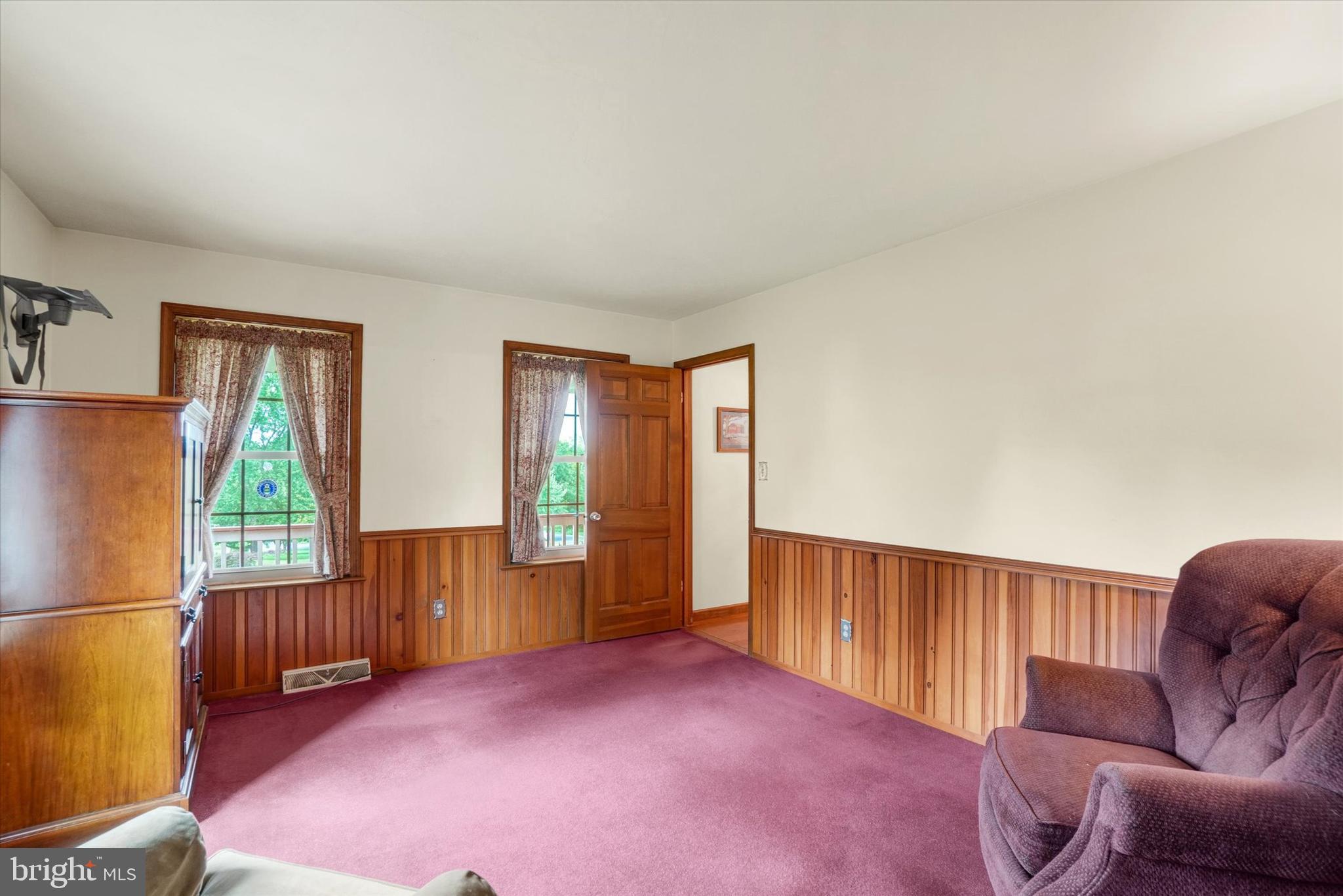 441 School Road York, PA 17407 - Photo 8 of 34 a livingroom with furniture and a window