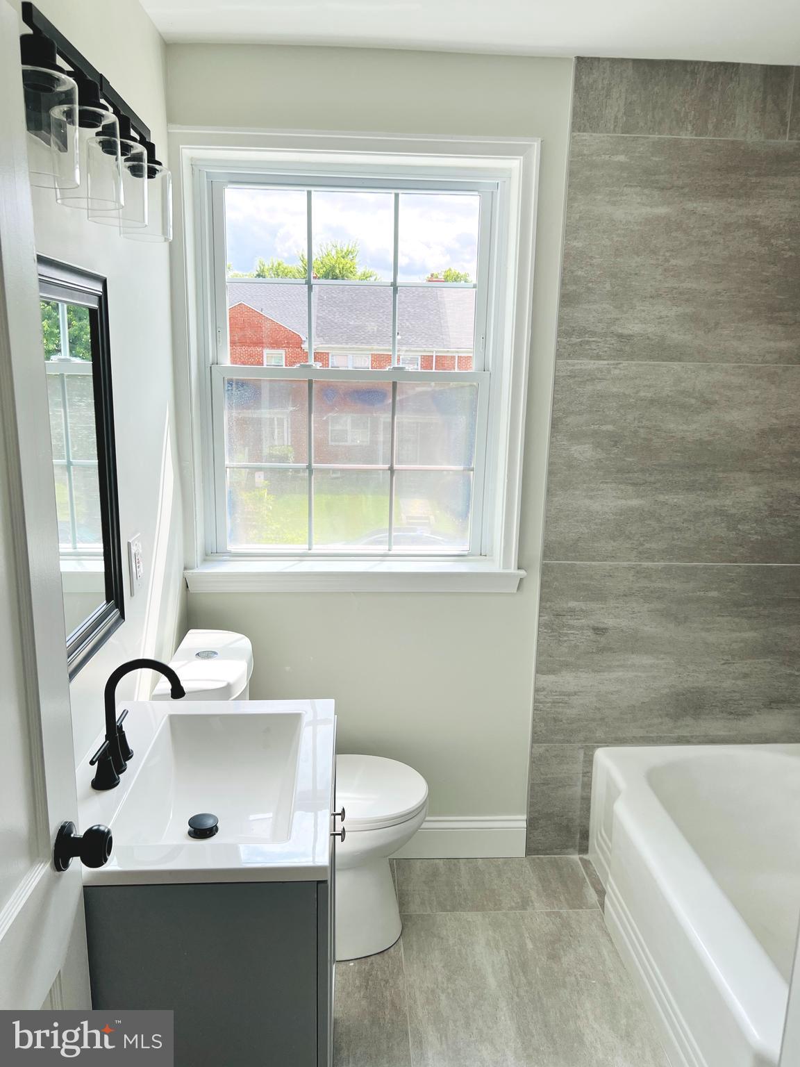 1814 Winford Road Baltimore, MD 21239 - Photo 18 of 33 Main Bathroom