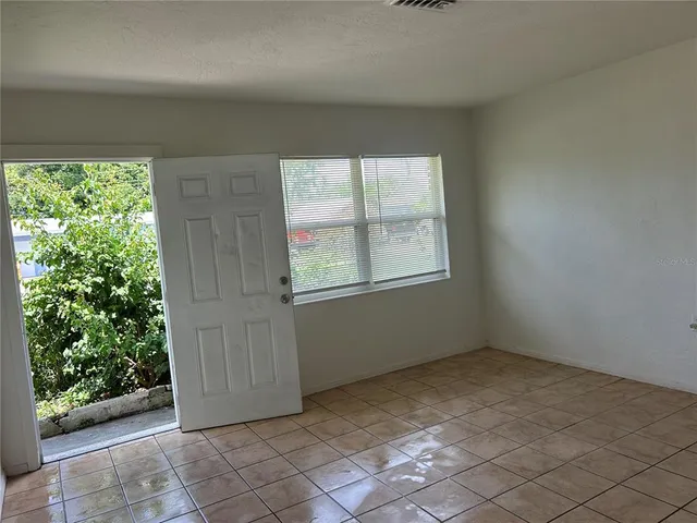 $1,900 | 5903 Richard Place, Sarasota, FL 34231