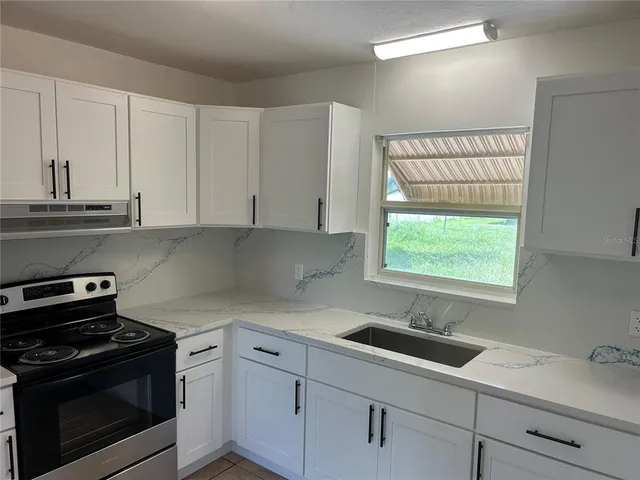 $1,900 | 5903 Richard Place, Sarasota, FL 34231