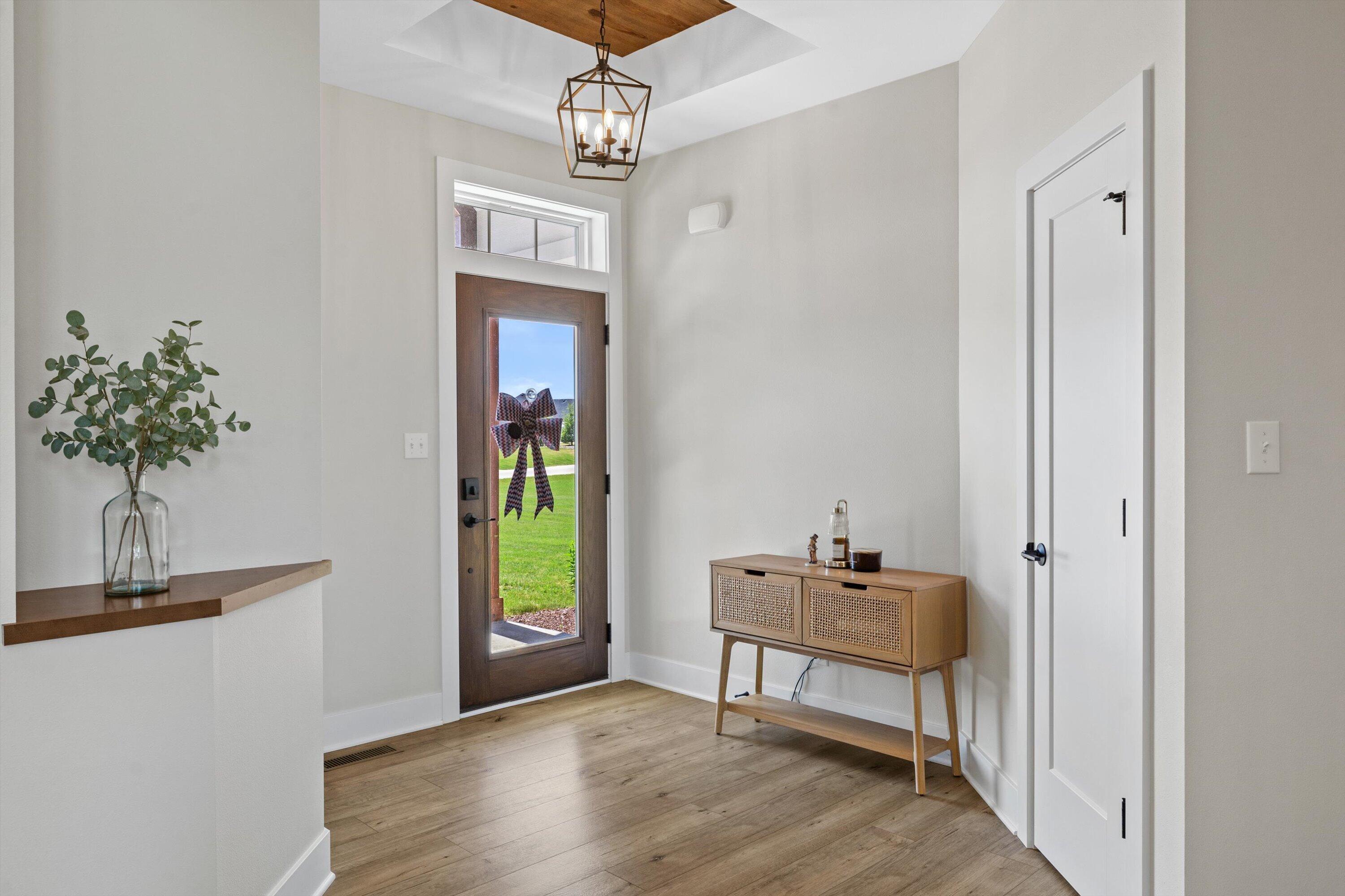 S86-w34670 Knoll Road Eagle, WI 53119 - Photo 5 of 90 Entryway