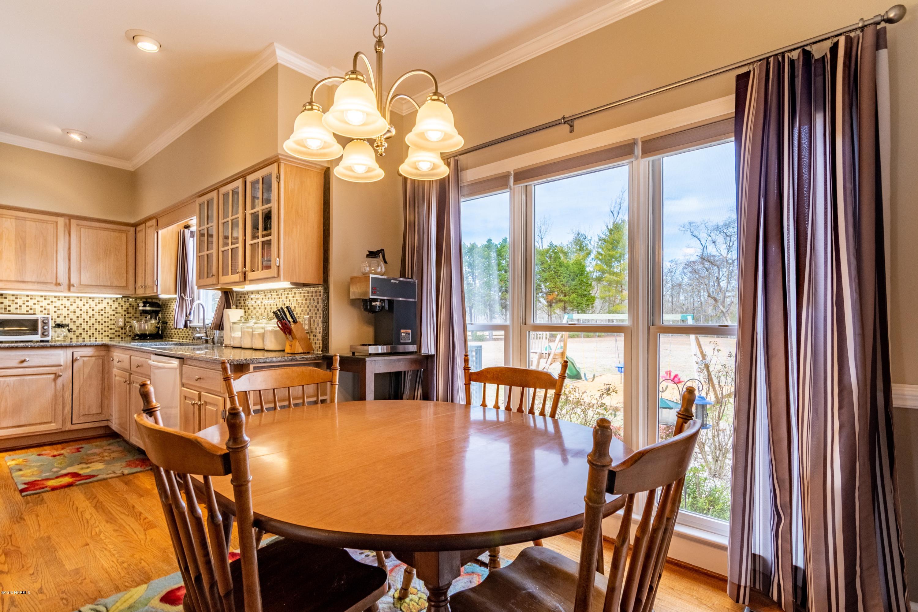 6879 Clarks Neck Road Washington, NC 27889 - Photo 12 of 55 012_BreakfastNook