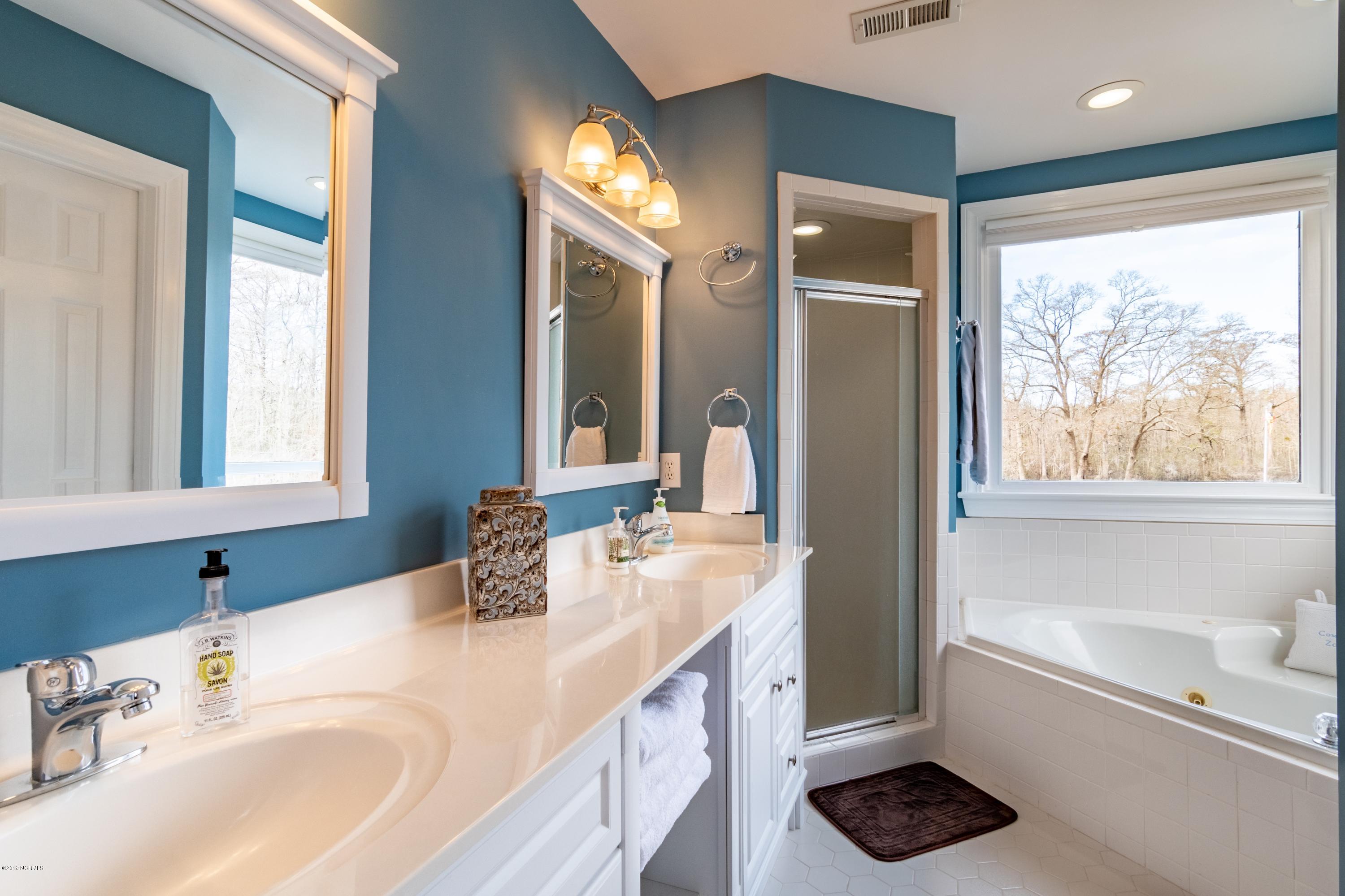 6879 Clarks Neck Road Washington, NC 27889 - Photo 17 of 55 017_MasterBath